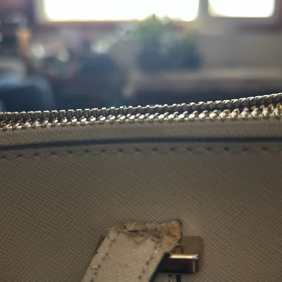 Kate Spade purse. This is a purse that can be rehabbed. - Picture 8 of 16